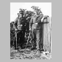 103-0085 Letzter Heimaturlaub im Sommer 1944. Alfred Grieger und Schulfreund Werner Bold aus Starkenberg.jpg